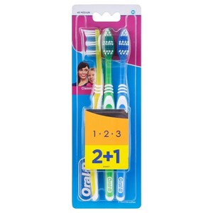Oral-B Classic Toothbrush 40 Medium 3 Pieces