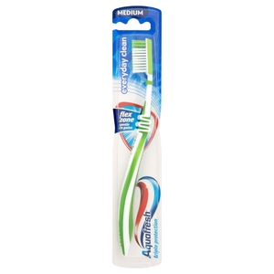 Aquafresh Single Clean Toothbrush Medium